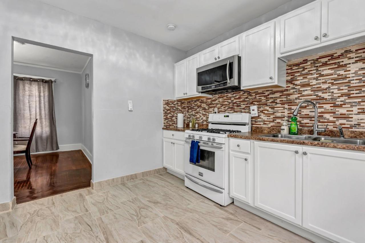 Renovated Main Floor Large 3 Bed House Villa Бъфало Екстериор снимка